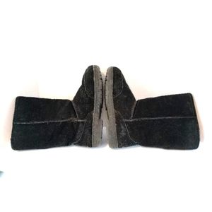 BEARPAW Black Suede Boots‎ sz 7